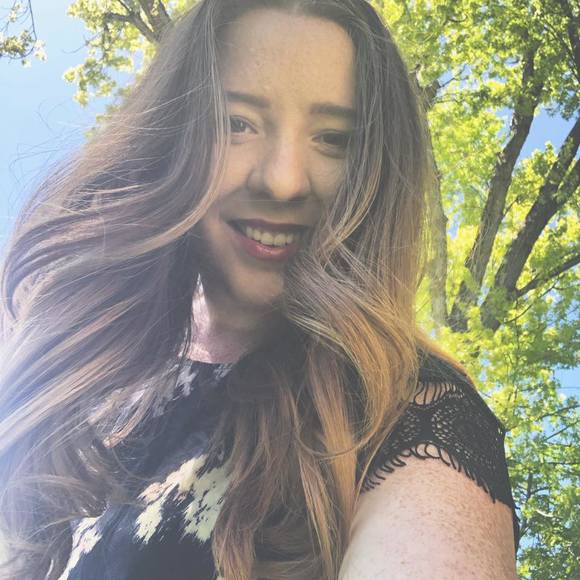 Meet your Posher, Lydia - Picture 1 of 1